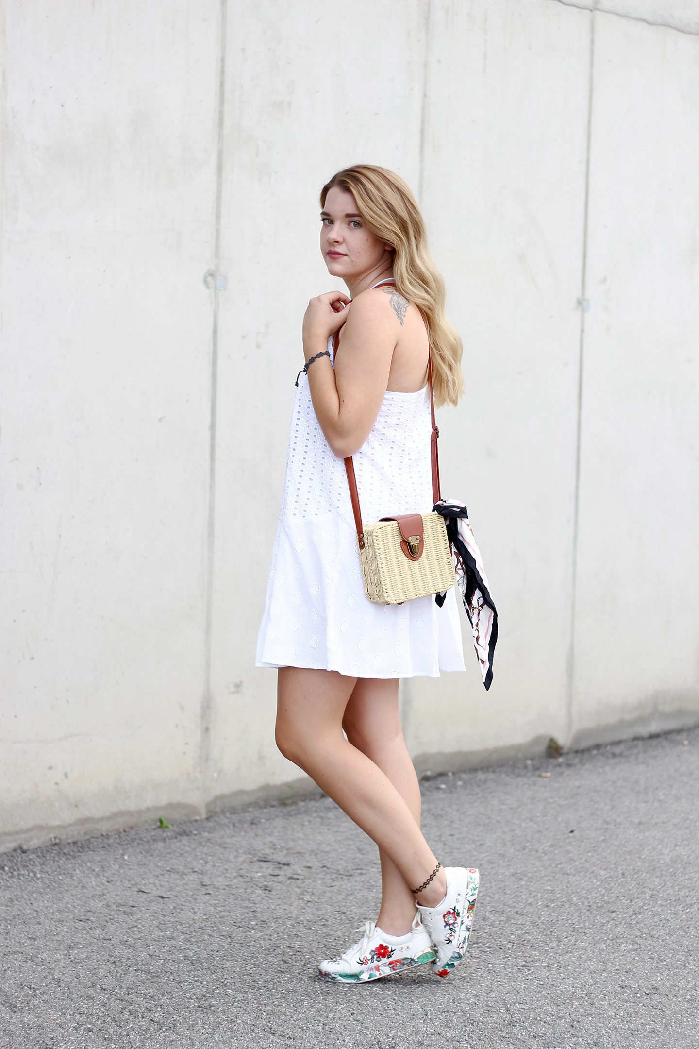 Sommerkleid in weiß